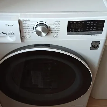 Cozy Telliskivi Near Centre 아파트 탈린