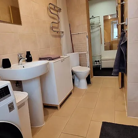 Cozy Telliskivi Near Centre דירה טאלין